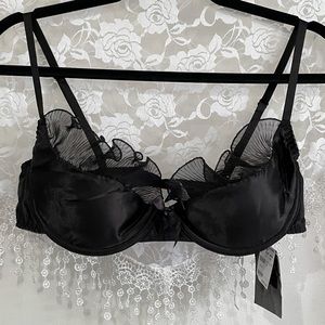 Fredericks of Hollywood Seduction Frilly Ruffle Bra